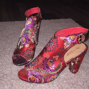 Bamboo printed open toe booties